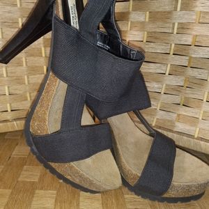 Simply Vera Vera Wang Platform Heels